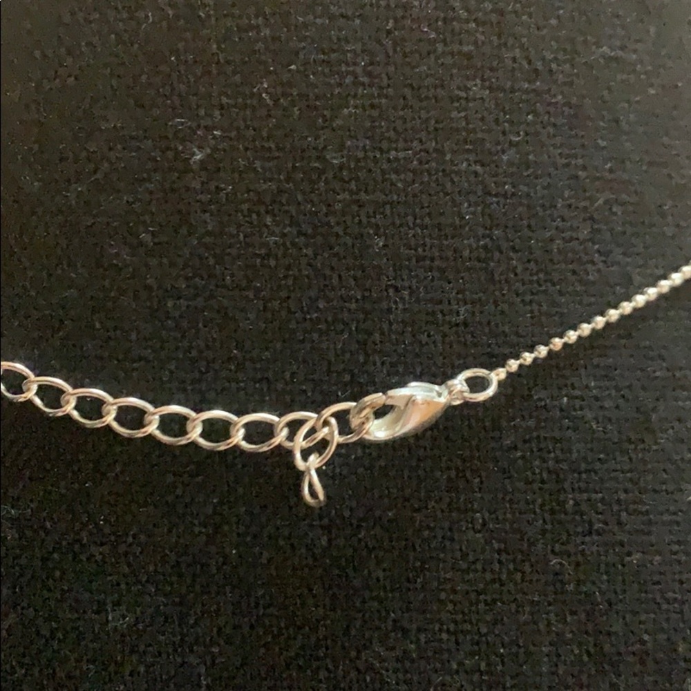Small mouse ear necklace in red stones - Picture 3 of 6